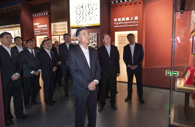 03 2019年5月5日中央政治局常委、全國政協(xié)主席汪洋來到西藏文化博物館，參觀“廢奴豐碑——西藏民主改革60周年特展”.jpg