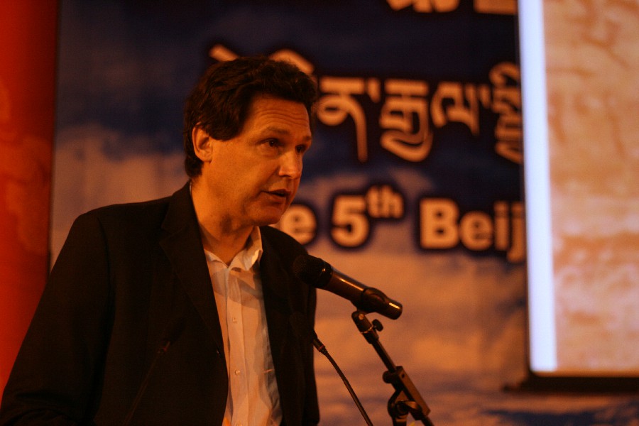 奧地利科學(xué)院南亞、藏學(xué)和佛學(xué)研究所教授庫特?賈哈德?托培（Kurt Gerhard Tropper）的演講題目是“阿里東噶洞窟的佛壇”~1.jpg