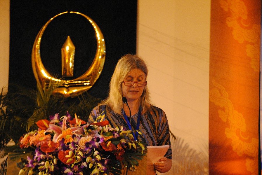 英國劍橋大學(xué)的海德嘎德?丁伯格(Hildegard Diemberger)教授，在題為“博東?喬列南杰與卻吉仲瑪：西藏早期印刷術(shù)的先驅(qū)”~1.jpg